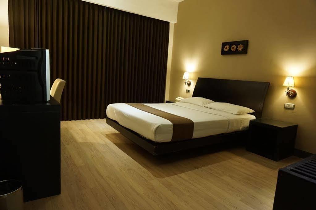 Grand Kecubung Hotel Pangkalanbuun Eksteriør bilde