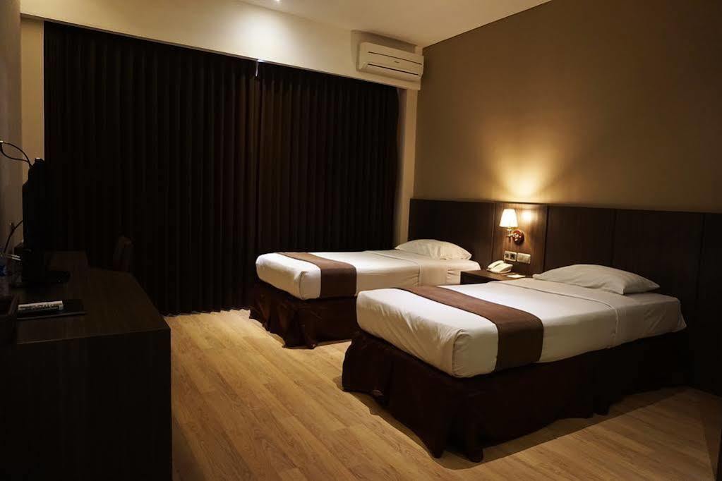 Grand Kecubung Hotel Pangkalanbuun Eksteriør bilde