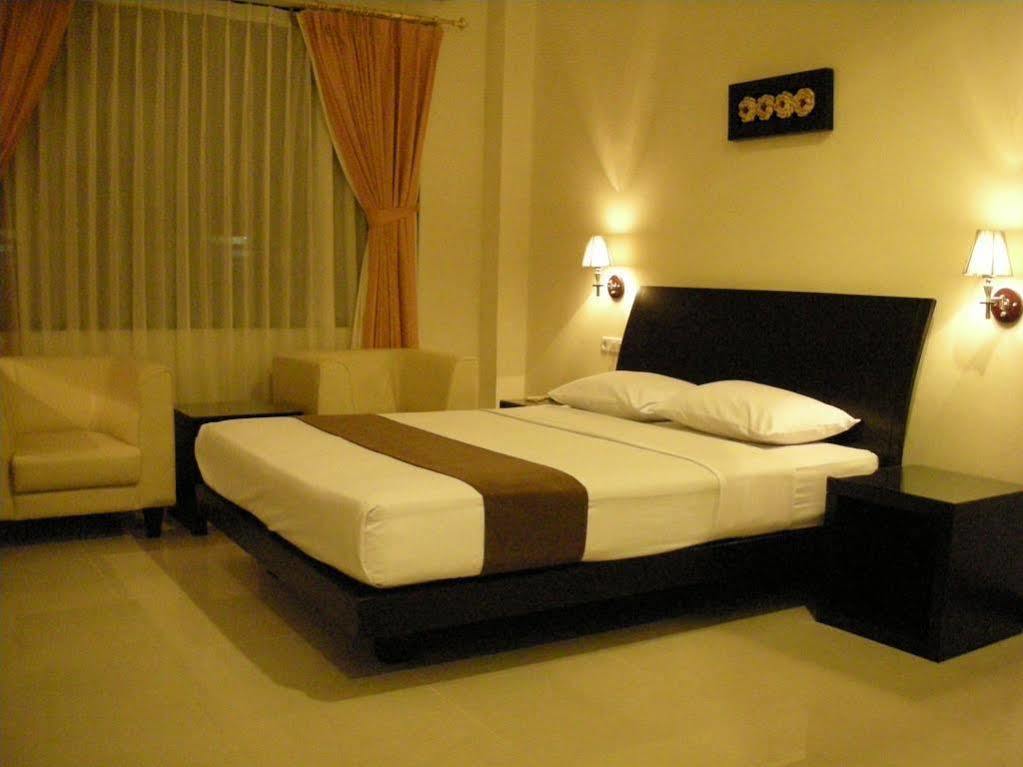 Grand Kecubung Hotel Pangkalanbuun Eksteriør bilde